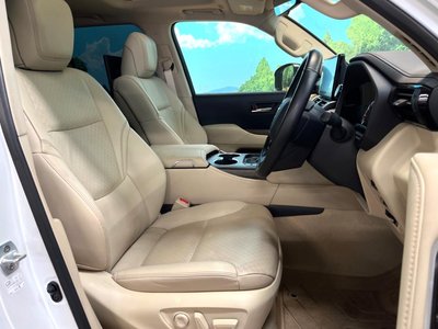 صورة 8 لـ 2024 Toyota LAND CRUISER 300
