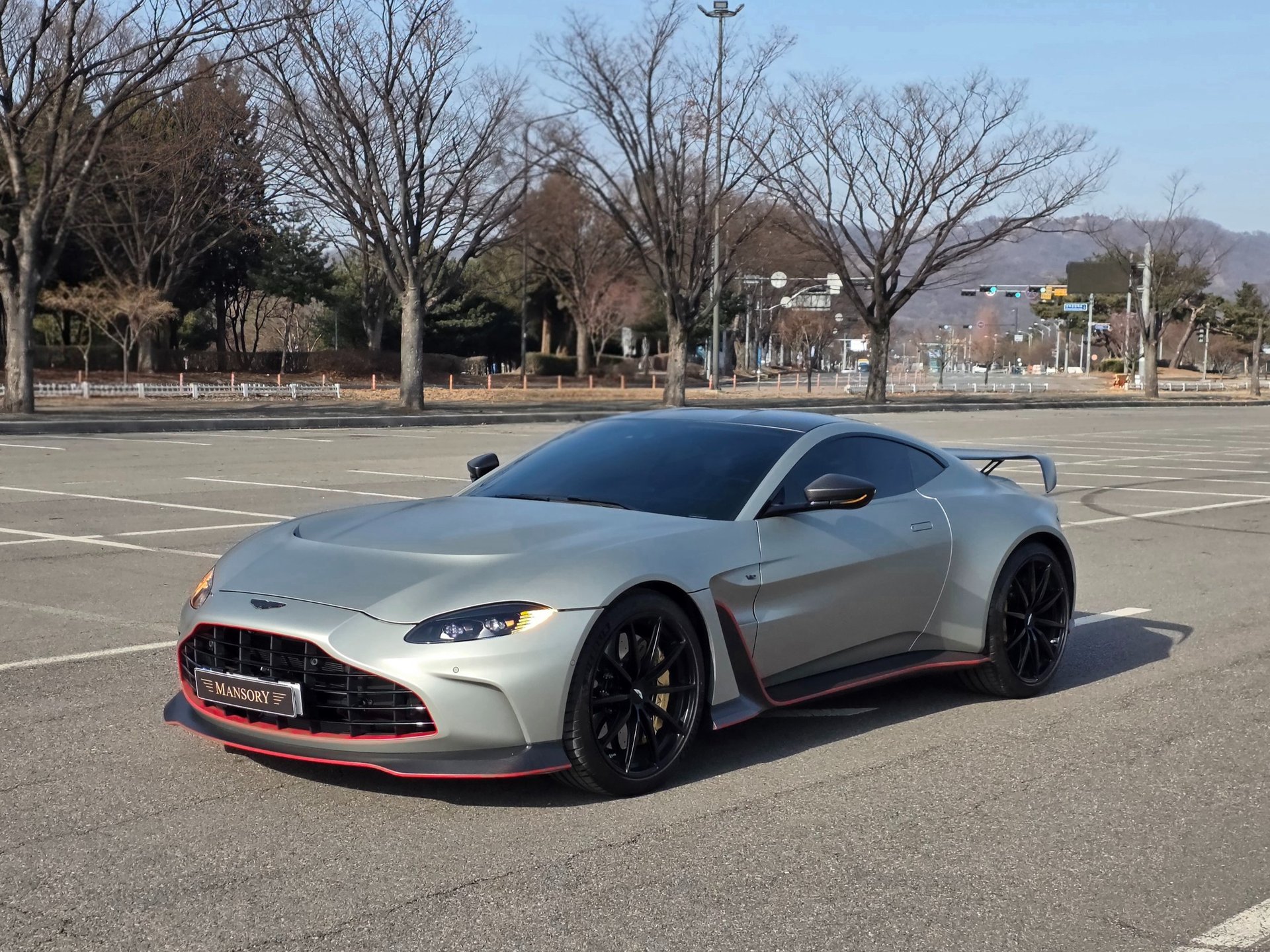 ASTON MARTIN VANTAGE - View 1