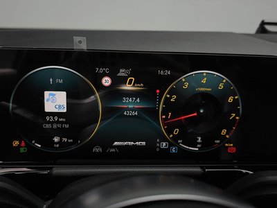 MERCEDES-BENZ GLA - 8