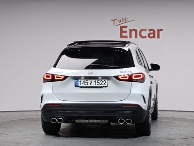 MERCEDES-BENZ GLA - 4