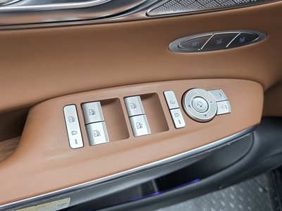 2022 Genesis GV70 — миниатюра 27