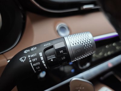2022 Genesis GV70 — миниатюра 26