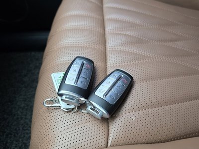 2022 Genesis GV70 — миниатюра 29