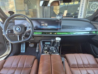 BMW 7 SERIES - 8