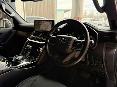 TOYOTA LAND CRUISER 300 - 5