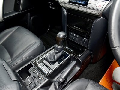 TOYOTA LAND CRUISER - 9