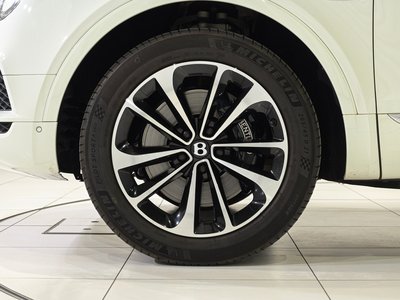 BENTLEY BENTAYGA - 7