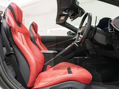 FERRARI ROMA SPIDER - 2