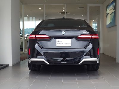 BMW 5 SERIES - 4