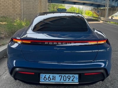 PORSCHE TAYCAN - 3