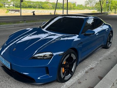 PORSCHE TAYCAN - 1