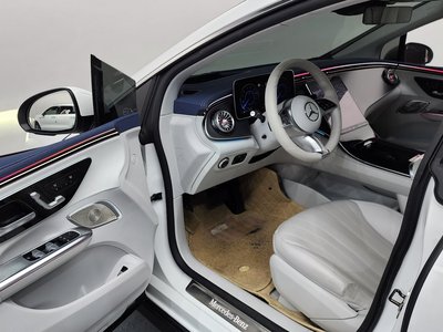 MERCEDES-BENZ EQE - 10