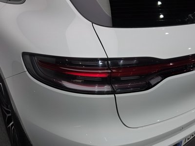 PORSCHE MACAN - 10