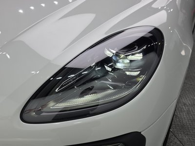 PORSCHE MACAN - 9
