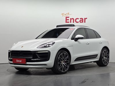 PORSCHE MACAN - 1