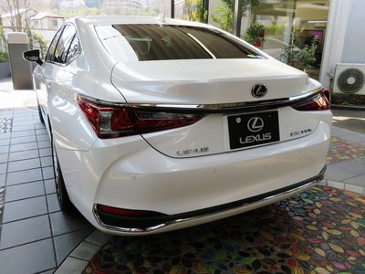 2025 Lexus ES photo 6