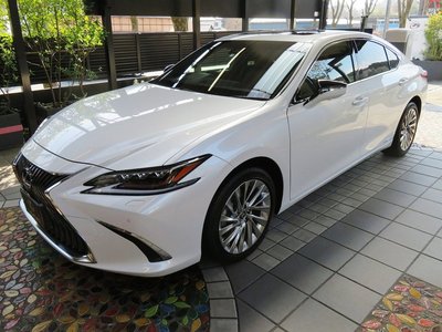 2025 Lexus ES photo 8