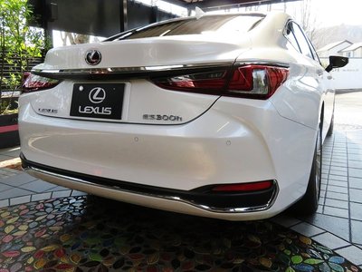 صورة 2 لـ 2025 Lexus ES