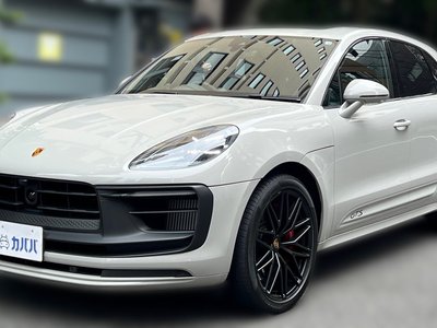 PORSCHE MACAN - 1