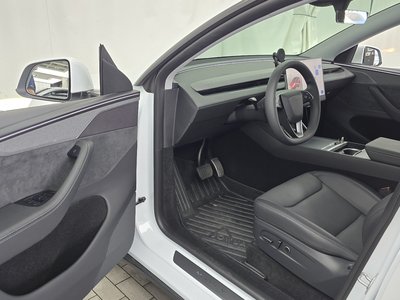 2025 Tesla MODEL Y thumbnail 13