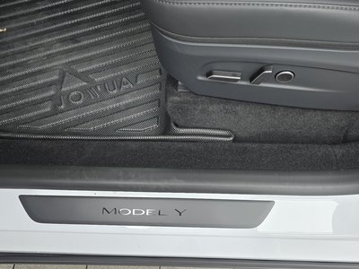 2025 Tesla MODEL Y thumbnail 31
