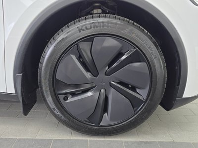 2025 Tesla MODEL Y photo 8