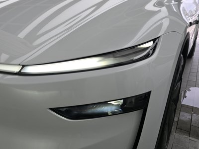 2025 Tesla MODEL Y photo 9