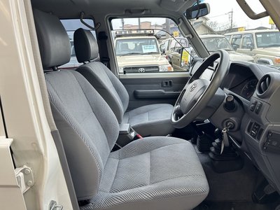 TOYOTA LAND CRUISER 70 - 7