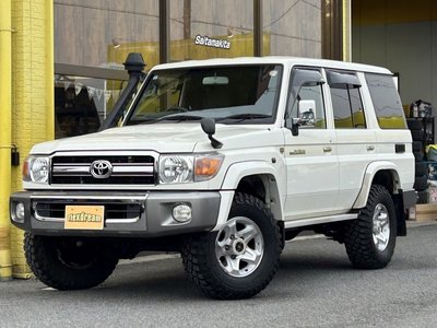 TOYOTA LAND CRUISER 70 - 1