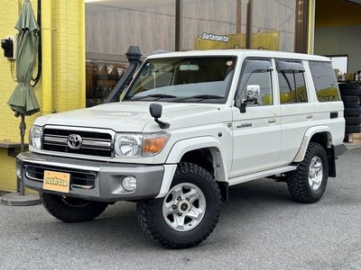 TOYOTA LAND CRUISER 70 - 4
