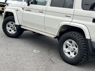 TOYOTA LAND CRUISER 70 - 6