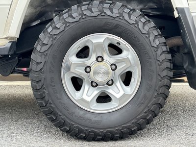 TOYOTA LAND CRUISER 70 - 10