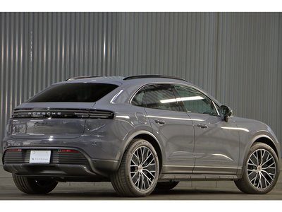 PORSCHE MACAN - 2