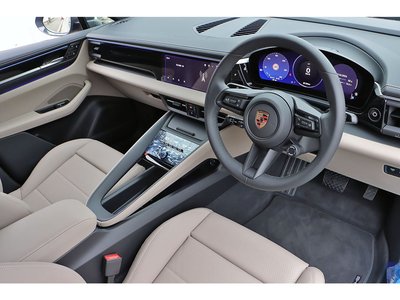 PORSCHE MACAN - 10