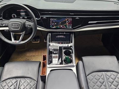 AUDI Q8 - 5