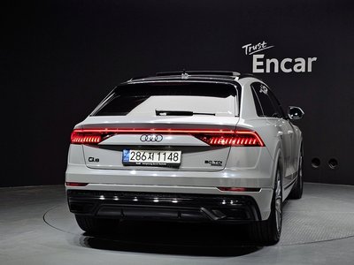 AUDI Q8 - 3