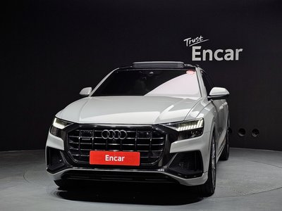 AUDI Q8 - 2