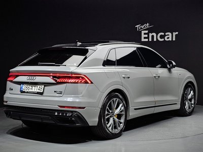AUDI Q8 - 4