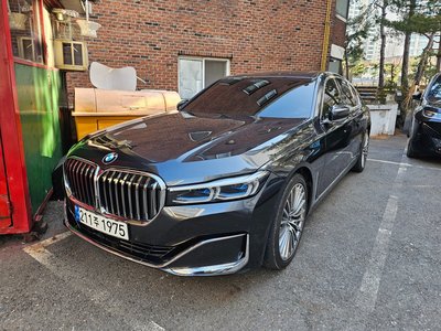 BMW 7 SERIES - 1