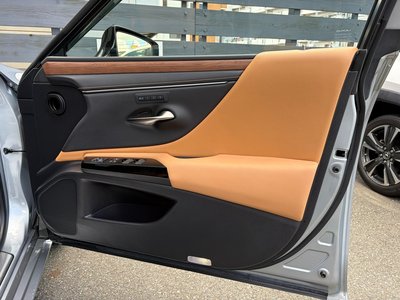 صورة مصغرة 32 لـ 2023 Lexus ES
