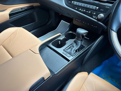 صورة مصغرة 43 لـ 2023 Lexus ES