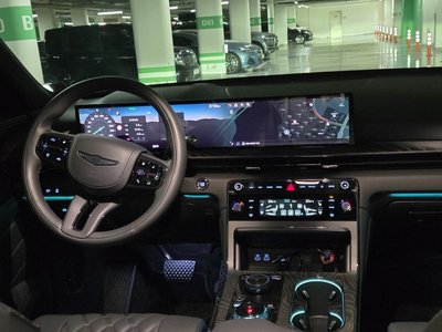 2025 Genesis GV80 photo 9
