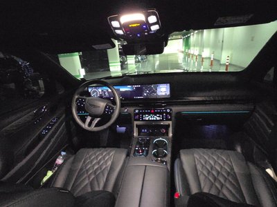 2025 Genesis GV80 photo 8