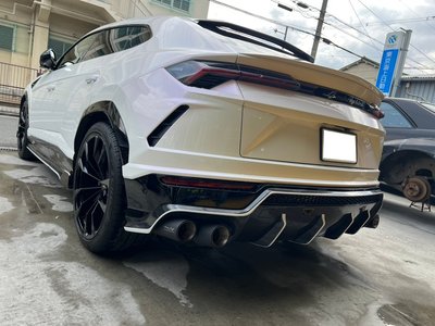 LAMBORGHINI URUS - 8
