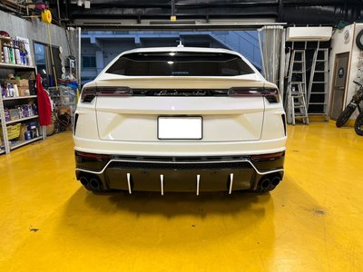 LAMBORGHINI URUS - 10