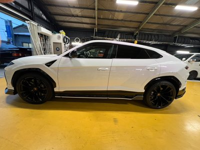 LAMBORGHINI URUS - 5
