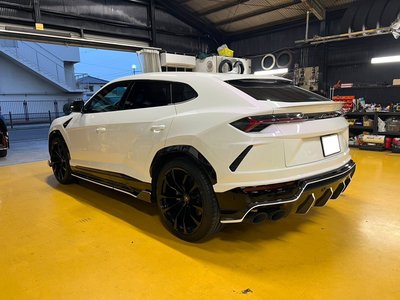 LAMBORGHINI URUS - 7