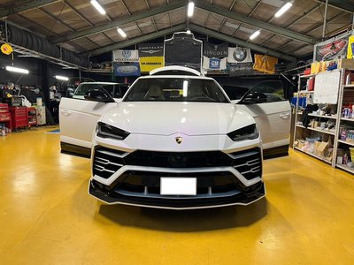 LAMBORGHINI URUS - 4