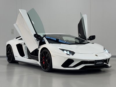 LAMBORGHINI AVENTADOR
