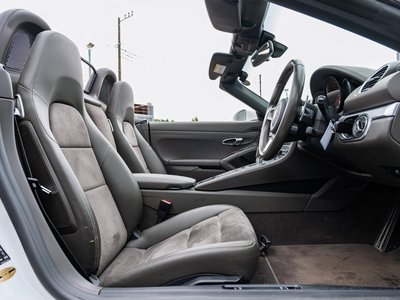 صورة 7 لـ 2017 Porsche 718